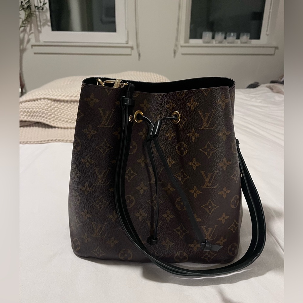 Louis Vuitton NeoNoe bag